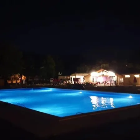 Campingplads 3 Etoiles - Piscine - Ccbgcii 3*