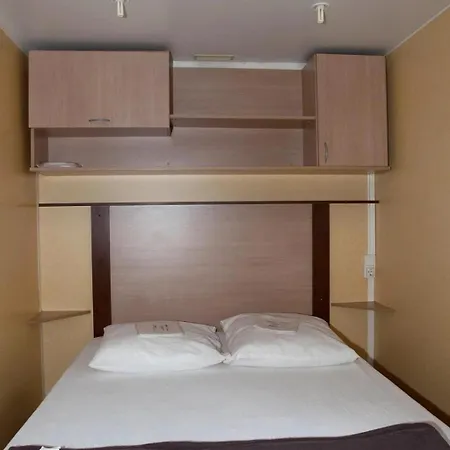 3 Etoiles - Piscine - Ccbgcii مكان تخييم
